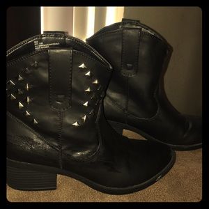 Black, studded chunky heeled boots
